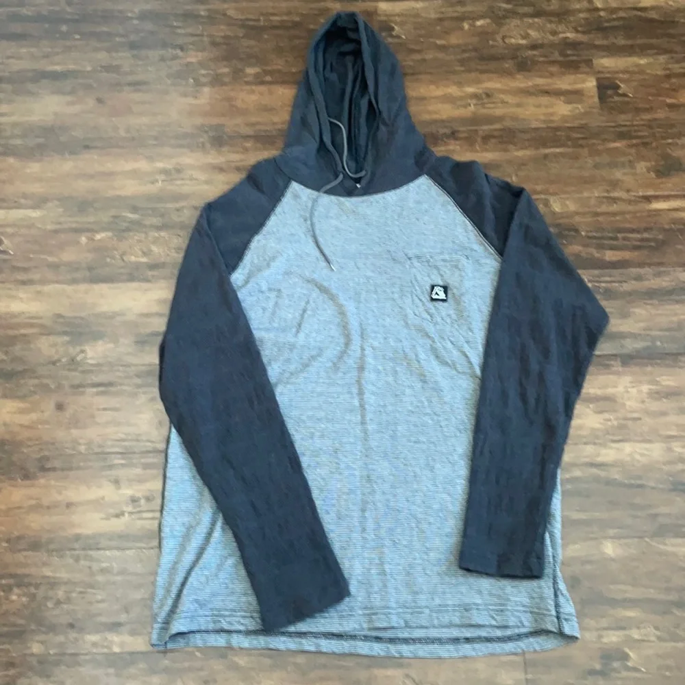 Quicksilver shirt - Picture 1 of 3